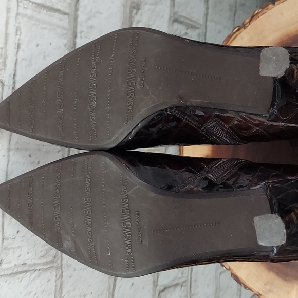 Stuart Weitzman croc embossed pointed toe patent leather ankle boots - Picture 11 of 15